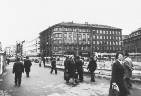 Blick auf den Kaufhof in die Bahnhofsstraße 1975, Quelle:Bildarchiv Foto Marburg