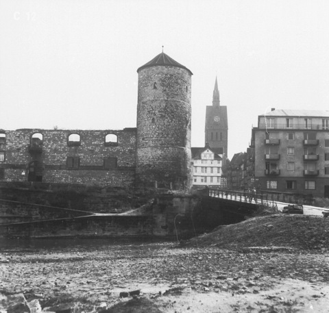 Zerstörtes Zeughaus und Beginenturm 1955, Quelle:Bildarchiv Foto Marburg