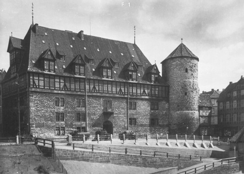 Zeughaus und Beginenturm 1930, Quelle:Bildarchiv Foto Marburg